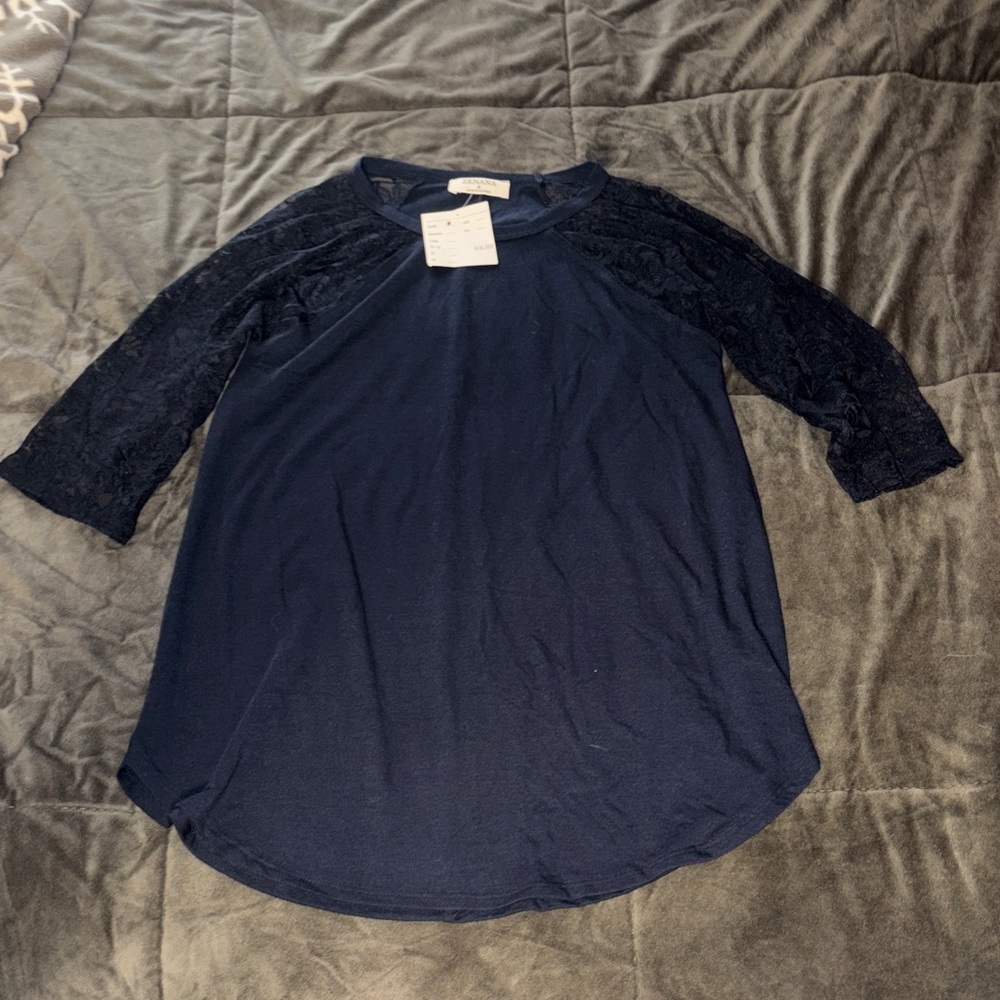 Navy blue top with lace 3/4 length sleeves